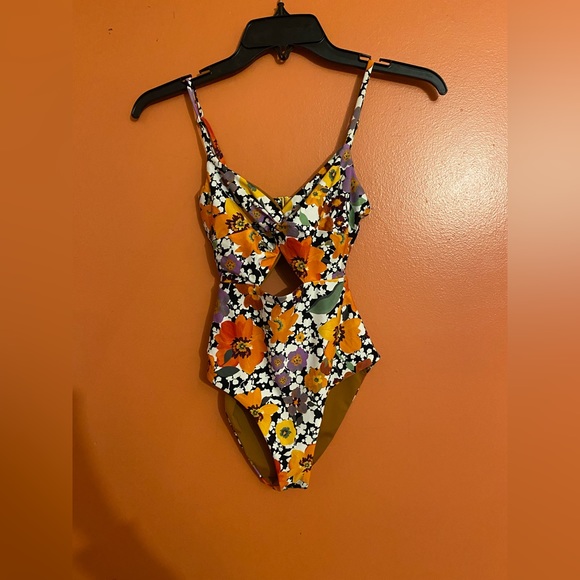 L*Space Meadow Sweet Floral Kyslee One Piece Swimsuit Size 4 - Picture 3 of 11